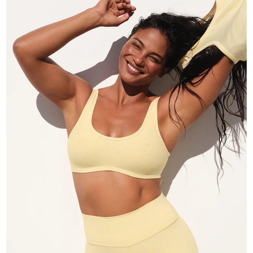 ALO Yoga Light Yellow Sports Bra